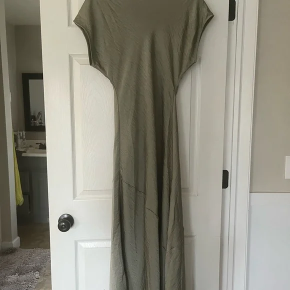 Abercrombie & Fitch Sage Green Maxi Dress - Picture 2 of 6